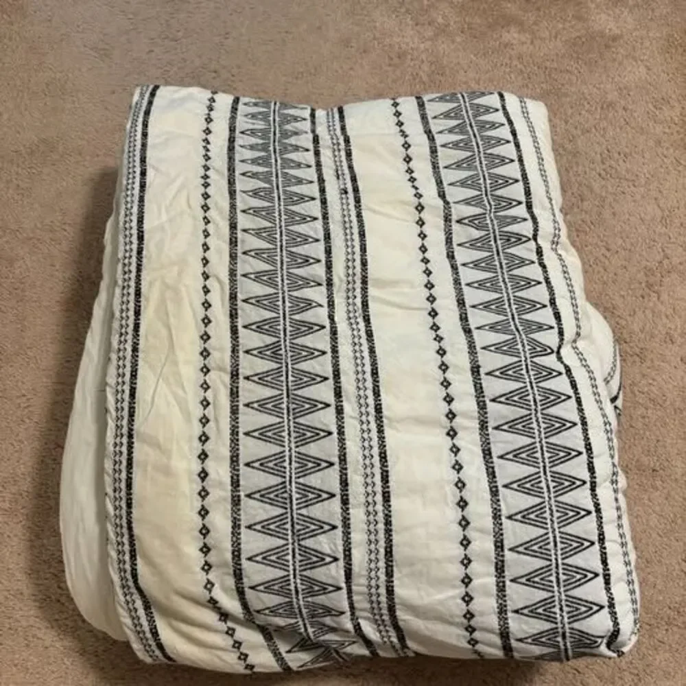 White/Black King Comforter